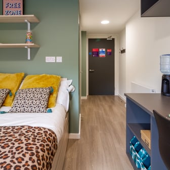 Bronze En Suite River view - Image 1